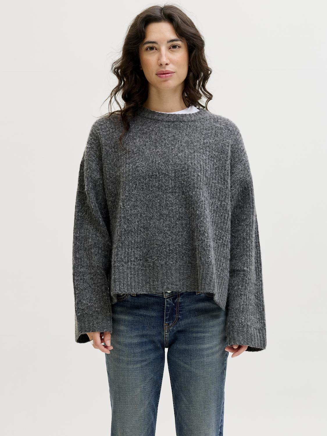 model_shot-front